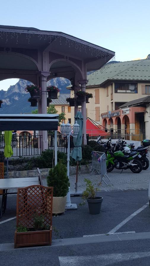 Hotel Restaurant Glaizette LʼArgentière-la-Bessée Exterior foto